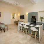Spacious In The Heart Of Apartament Carcassonne