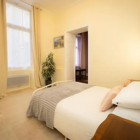 Spacious In The Heart Of * Carcassonne