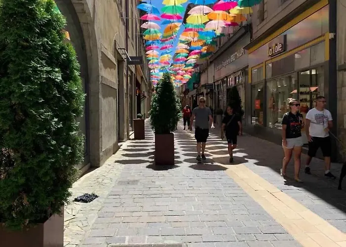 Spacious In The Heart Of Apartment