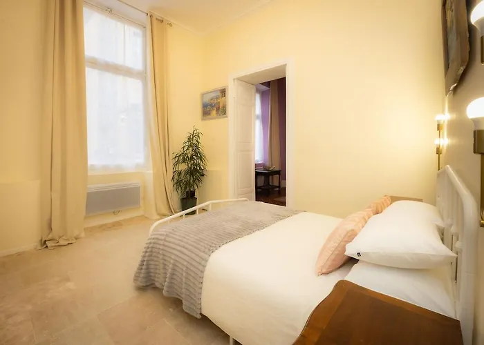 Spacious In The Heart Of * Carcassonne