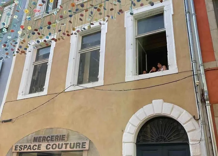 Spacious In The Heart Of Apartment *