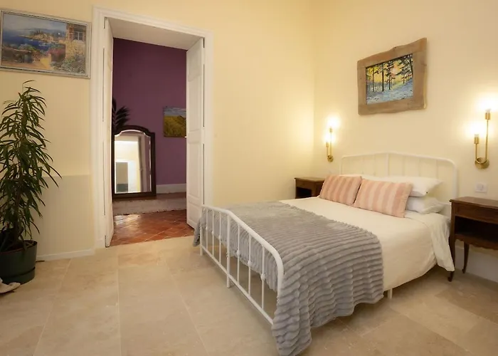 Spacious In The Heart Of Apartment *