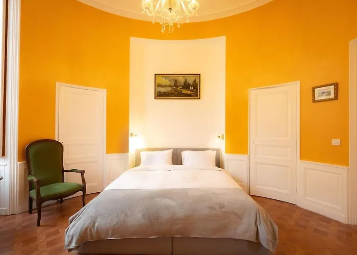 Apartment Spacious In The Heart Of *